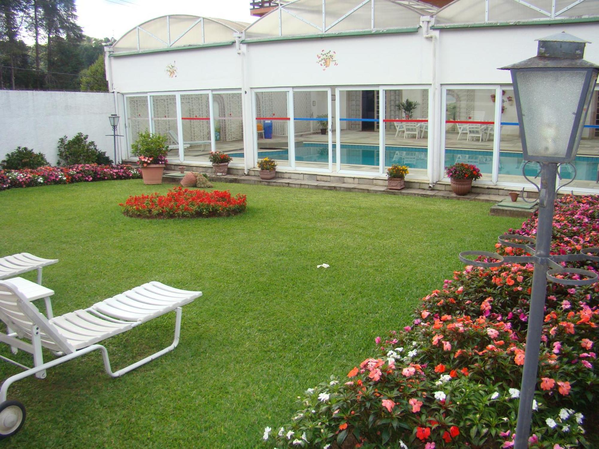 Hotel Chateau Campos do Jordao Exterior photo
